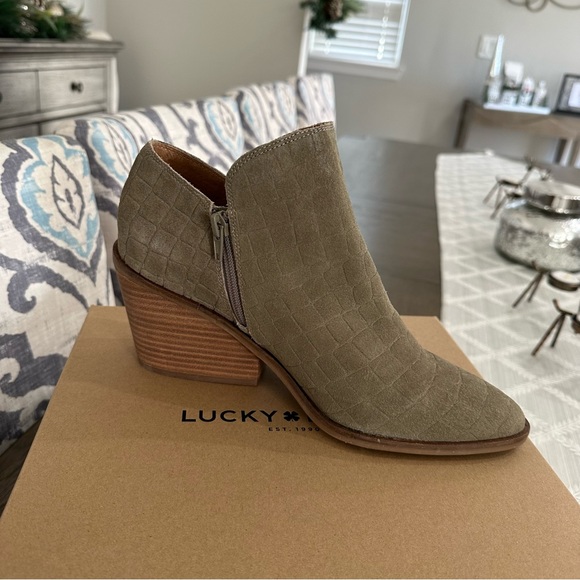 NIB Lucky Brand Saucie Greenish Grey Bootie Size 10 - Picture 1 of 10